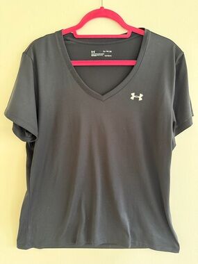 Under Armour Black V-Neck Short Sleeve Athletic Tee